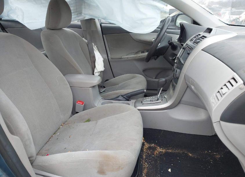 Photo 5 of 2013 Toyota Corolla LE (VIN 5YFBU4EE4DP149483)