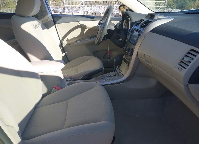 Photo 5 of 2013 Toyota Corolla LE (VIN 5YFBU4EE4DP162878)