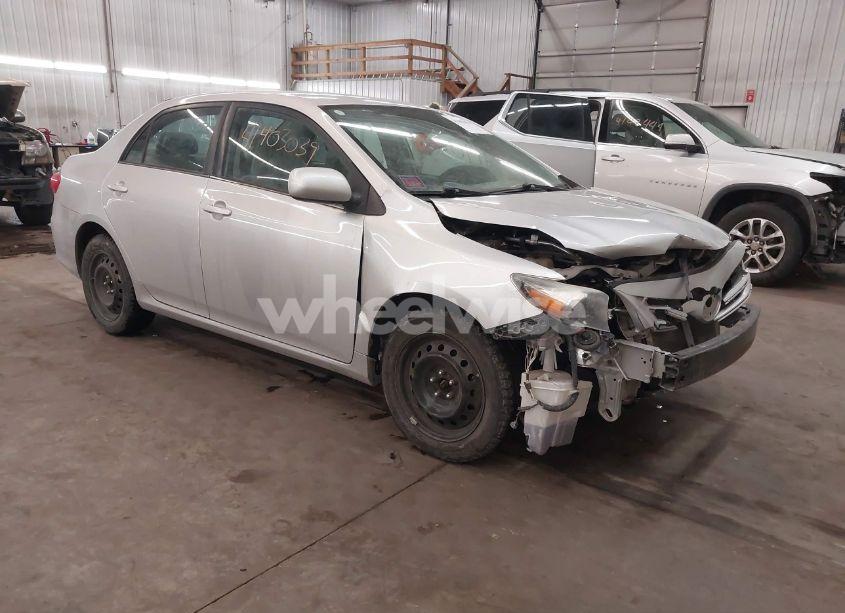 2013 Toyota Corolla LE (VIN 5YFBU4EE4DP167840) main photo
