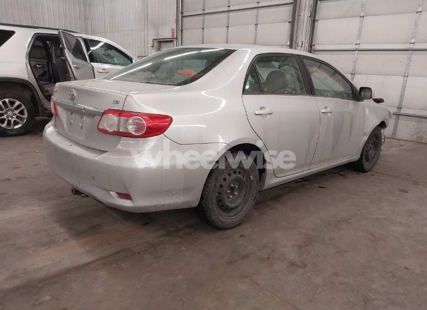 Photo 4 of 2013 Toyota Corolla LE (VIN 5YFBU4EE4DP167840)
