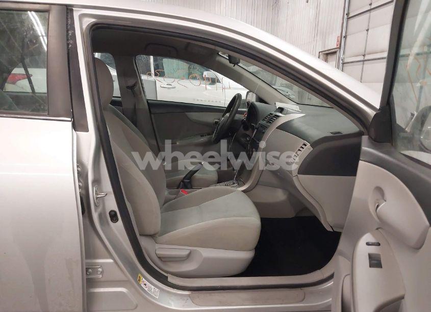 Photo 5 of 2013 Toyota Corolla LE (VIN 5YFBU4EE4DP167840)