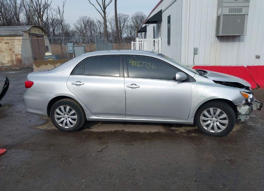 Photo 13 of 2013 Toyota Corolla LE (VIN 5YFBU4EE4DP177204)