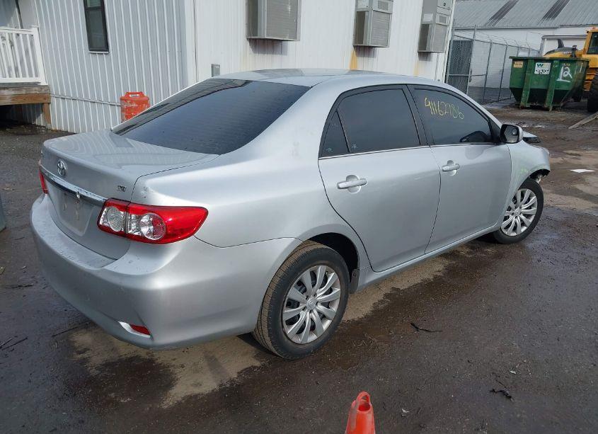 Photo 4 of 2013 Toyota Corolla LE (VIN 5YFBU4EE4DP177204)