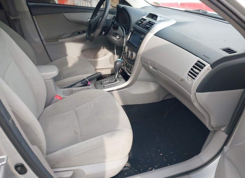 Photo 5 of 2013 Toyota Corolla LE (VIN 5YFBU4EE4DP177204)