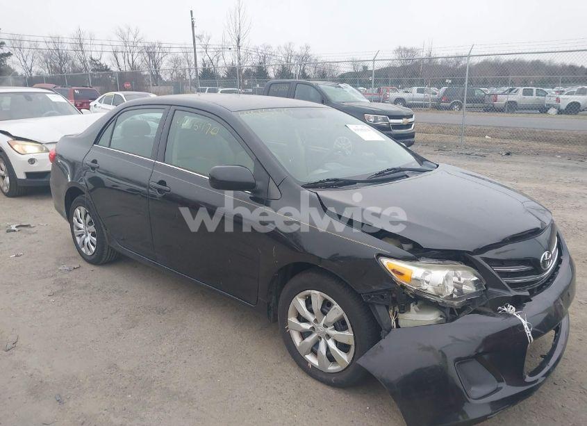 2013 Toyota Corolla LE (VIN 5YFBU4EE4DP180961) main photo