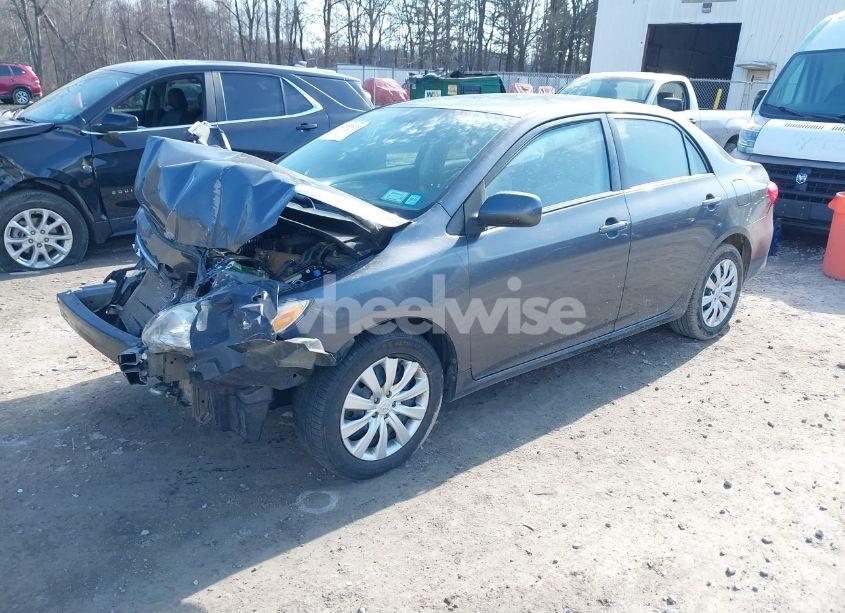 Photo 2 of 2013 Toyota Corolla LE (VIN 5YFBU4EE4DP185819)