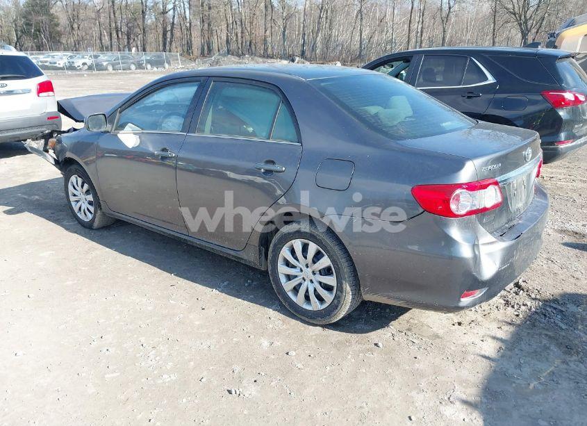 Photo 3 of 2013 Toyota Corolla LE (VIN 5YFBU4EE4DP185819)