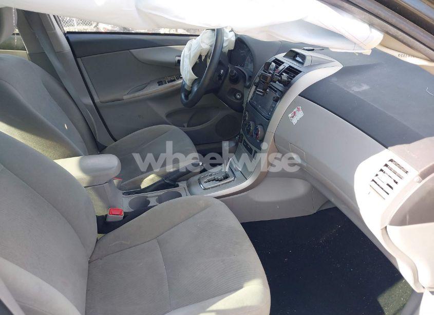 Photo 5 of 2013 Toyota Corolla LE (VIN 5YFBU4EE4DP185819)