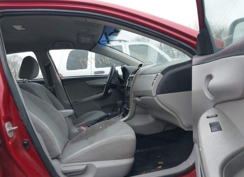 Photo 5 of 2013 Toyota Corolla LE (VIN 5YFBU4EE4DP186260)