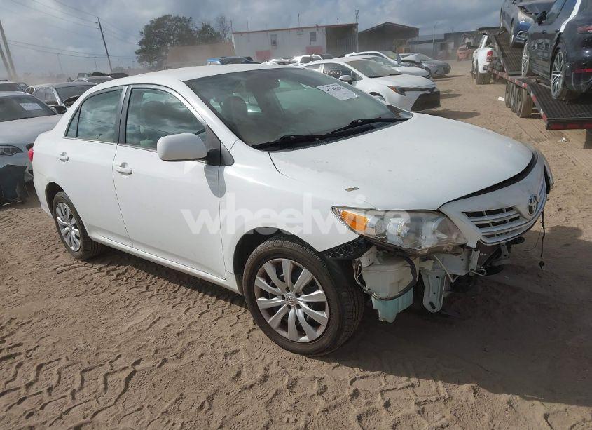 2013 Toyota Corolla LE (VIN 5YFBU4EE4DP192527) main photo