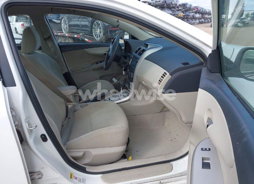 Photo 5 of 2013 Toyota Corolla LE (VIN 5YFBU4EE4DP192527)