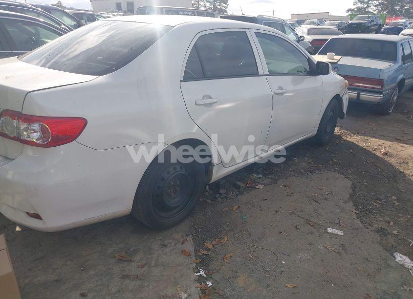 Photo 4 of 2013 Toyota Corolla L/LE/LE SPECIAL EDITION/S/S SPECIAL EDITION (VIN 5YFBU4EE4DP198098)