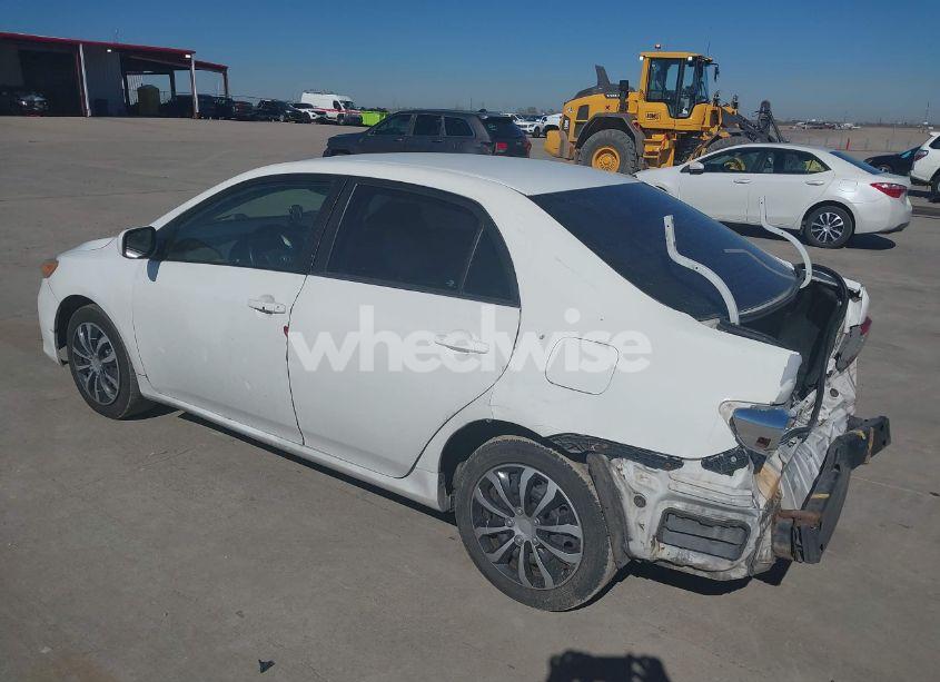 Photo 3 of 2013 Toyota Corolla LE (VIN 5YFBU4EE4DP198764)