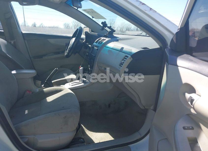 Photo 5 of 2013 Toyota Corolla LE (VIN 5YFBU4EE4DP198764)