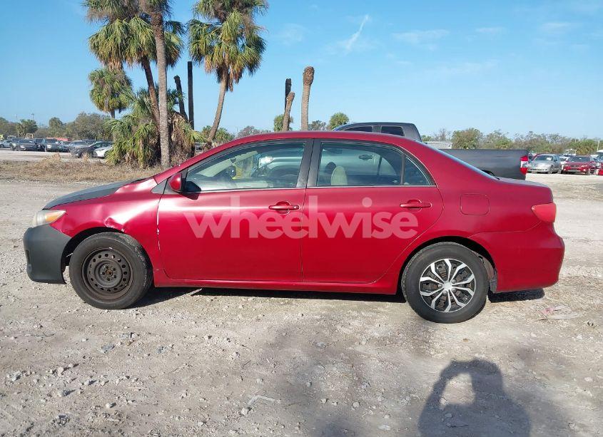 Photo 14 of 2013 Toyota Corolla LE (VIN 5YFBU4EE4DP204028)