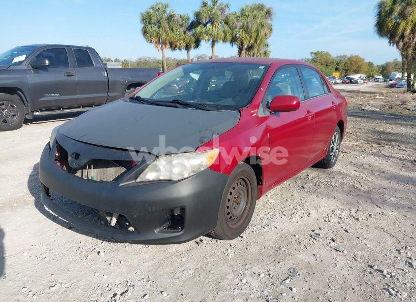 Photo 2 of 2013 Toyota Corolla LE (VIN 5YFBU4EE4DP204028)