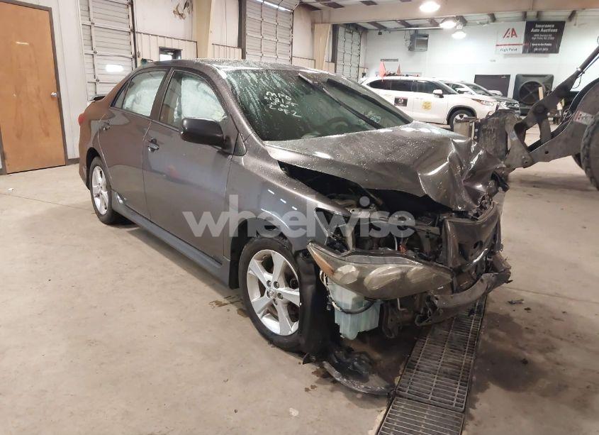 2013 Toyota Corolla S (VIN 5YFBU4EE5DP080870) main photo