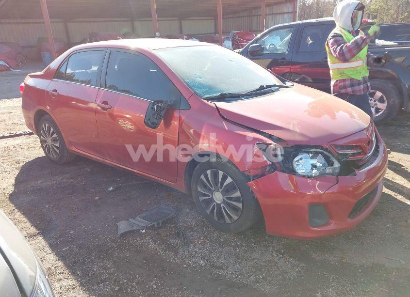 2013 Toyota Corolla LE (VIN 5YFBU4EE5DP083171) main photo