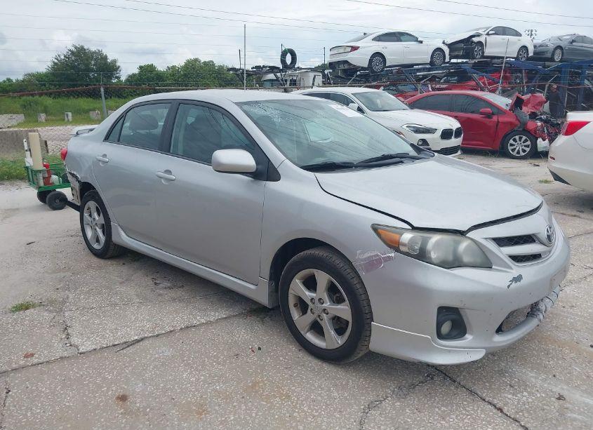 2013 Toyota Corolla S (VIN 5YFBU4EE5DP086300) main photo