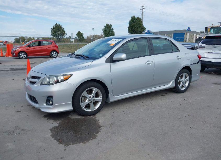 Photo 2 of 2013 Toyota Corolla S (VIN 5YFBU4EE5DP104343)