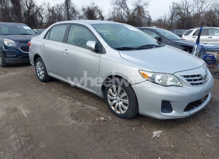 2013 Toyota Corolla LE (VIN 5YFBU4EE5DP106805) main photo