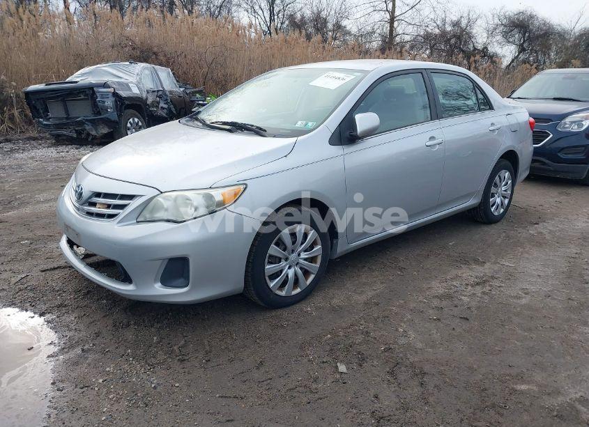 Photo 2 of 2013 Toyota Corolla LE (VIN 5YFBU4EE5DP106805)