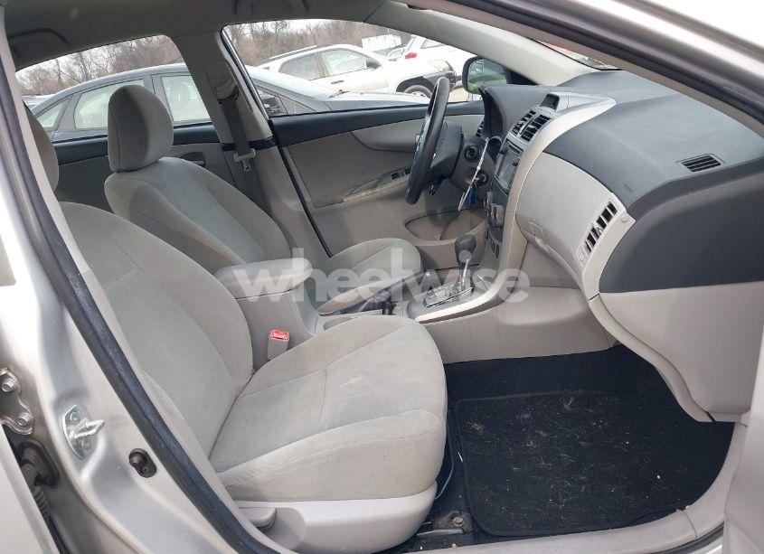 Photo 5 of 2013 Toyota Corolla LE (VIN 5YFBU4EE5DP106805)