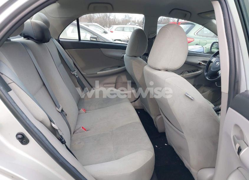 Photo 8 of 2013 Toyota Corolla LE (VIN 5YFBU4EE5DP106805)