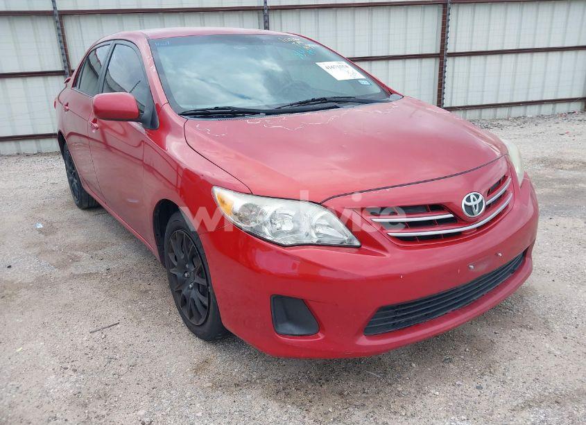 2013 Toyota Corolla LE (VIN 5YFBU4EE5DP112586) main photo