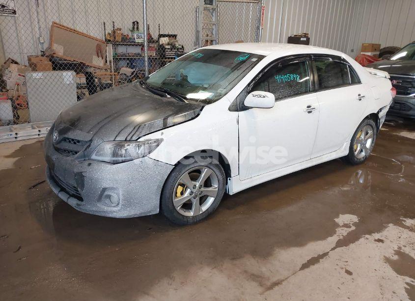 Photo 2 of 2013 Toyota Corolla S (VIN 5YFBU4EE5DP145054)