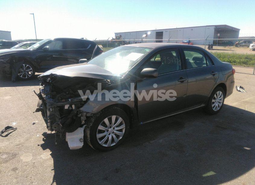 Photo 2 of 2013 Toyota Corolla LE (VIN 5YFBU4EE5DP157379)