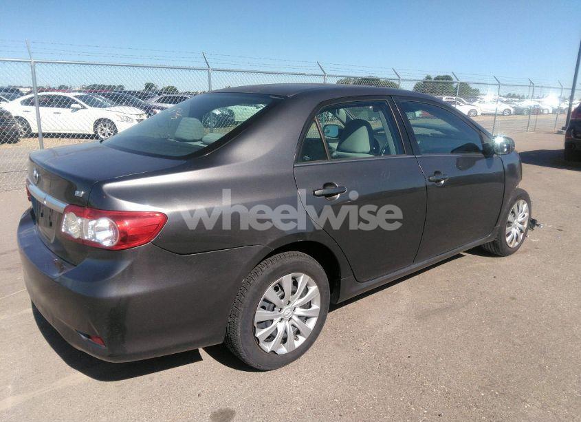 Photo 4 of 2013 Toyota Corolla LE (VIN 5YFBU4EE5DP157379)
