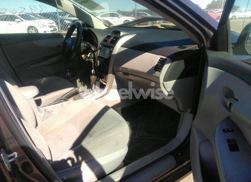 Photo 5 of 2013 Toyota Corolla LE (VIN 5YFBU4EE5DP157379)