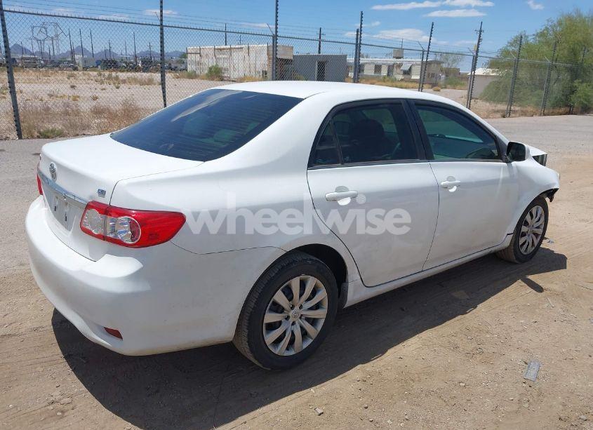 Photo 4 of 2013 Toyota Corolla LE (VIN 5YFBU4EE5DP165756)