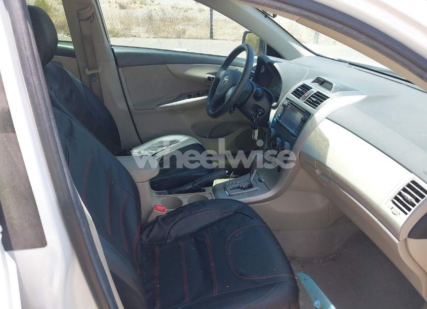 Photo 5 of 2013 Toyota Corolla LE (VIN 5YFBU4EE5DP165756)