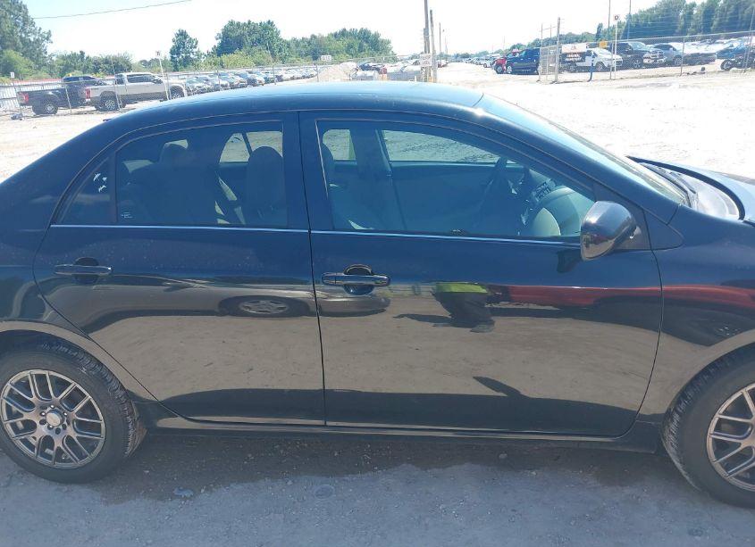 Photo 13 of 2013 Toyota Corolla LE (VIN 5YFBU4EE5DP174537)