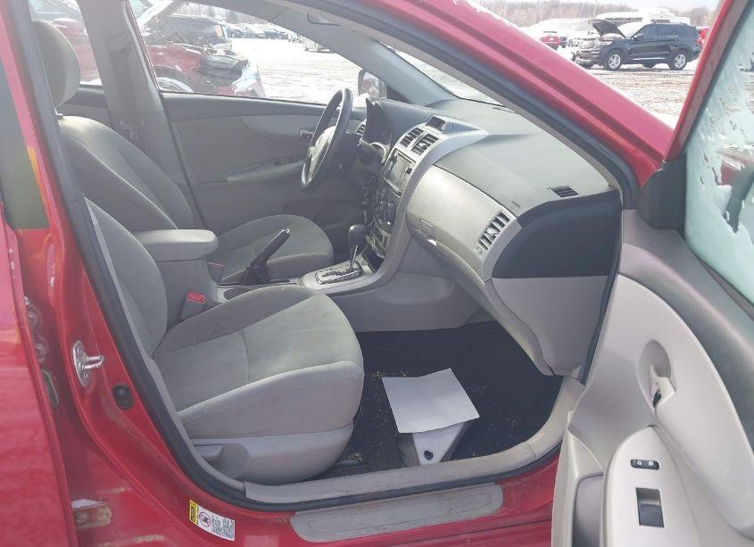 Photo 5 of 2013 Toyota Corolla LE (VIN 5YFBU4EE5DP175901)