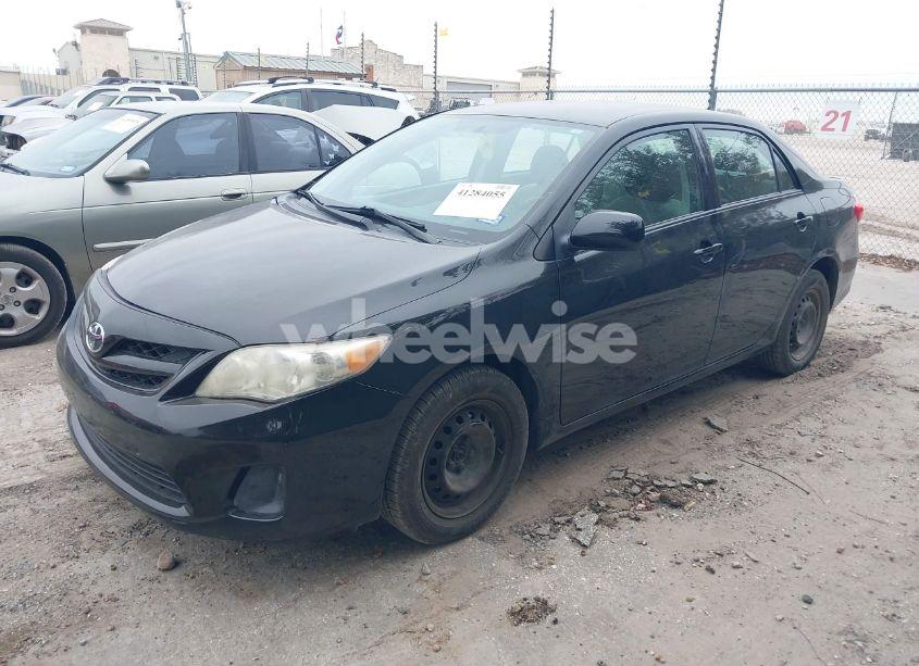 Photo 2 of 2013 Toyota Corolla L (VIN 5YFBU4EE5DP181097)