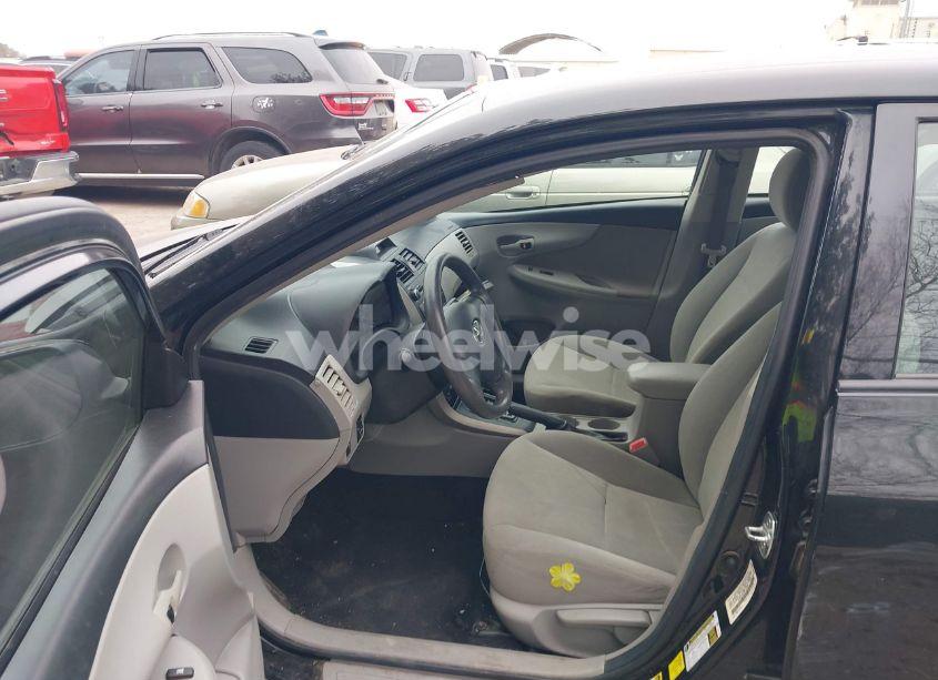 Photo 5 of 2013 Toyota Corolla L (VIN 5YFBU4EE5DP181097)