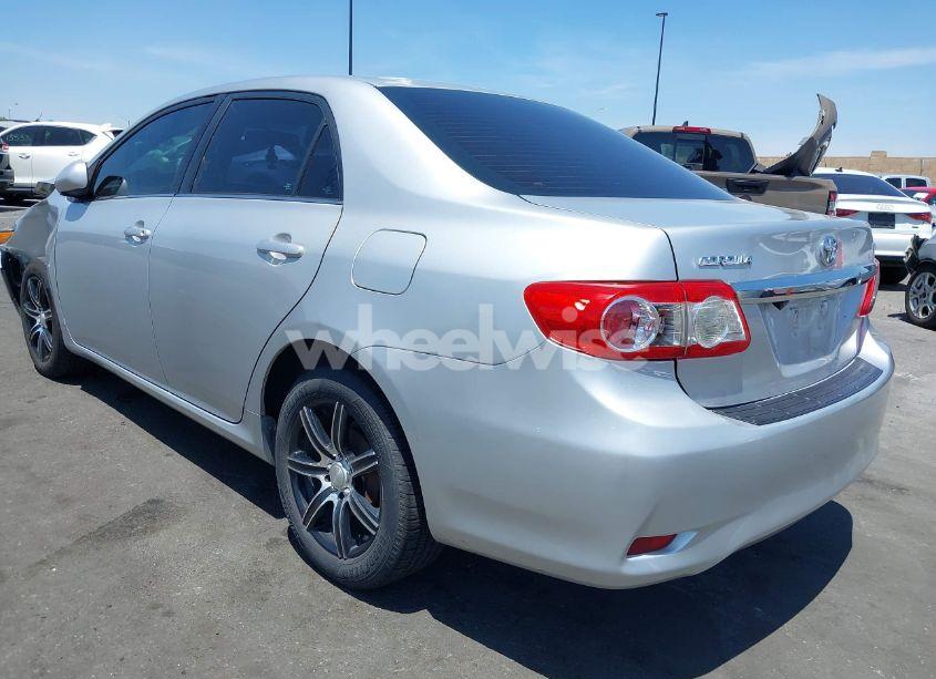 Photo 3 of 2013 Toyota Corolla LE (VIN 5YFBU4EE5DP192343)