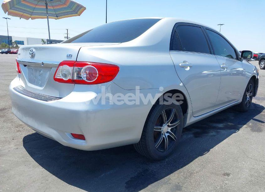 Photo 4 of 2013 Toyota Corolla LE (VIN 5YFBU4EE5DP192343)