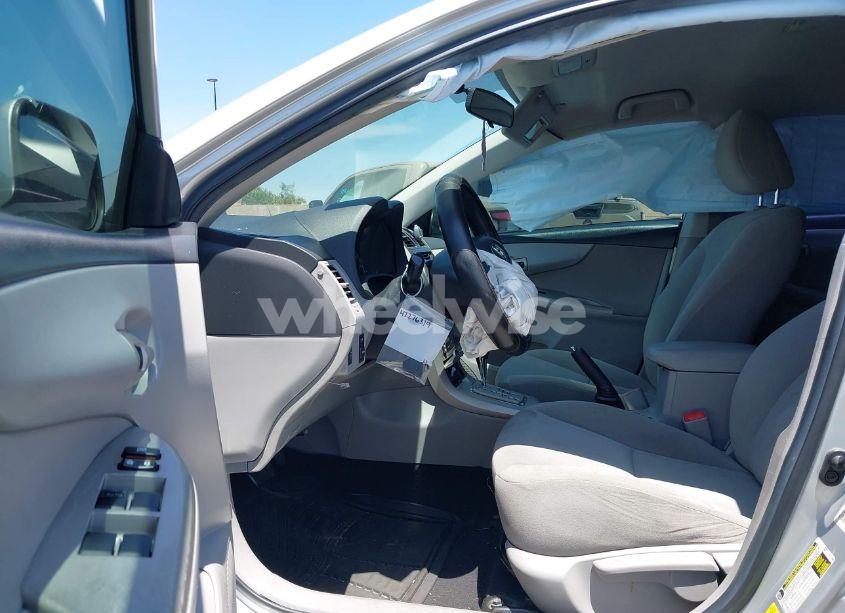 Photo 5 of 2013 Toyota Corolla LE (VIN 5YFBU4EE5DP192343)