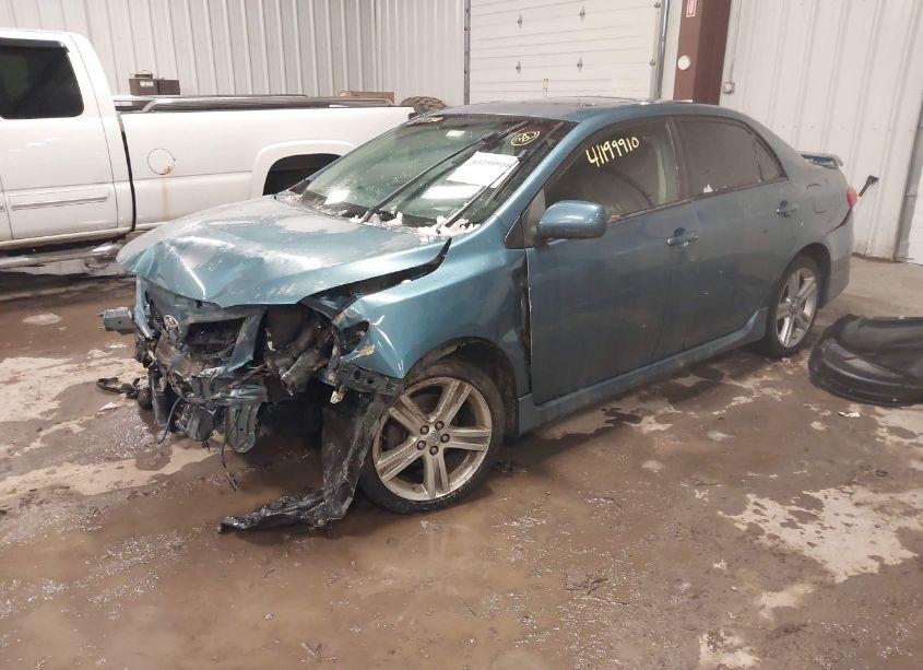 Photo 2 of 2013 Toyota Corolla S (VIN 5YFBU4EE5DP209576)