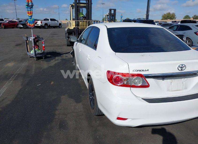 Photo 3 of 2013 Toyota Corolla LE (VIN 5YFBU4EE5DP211179)