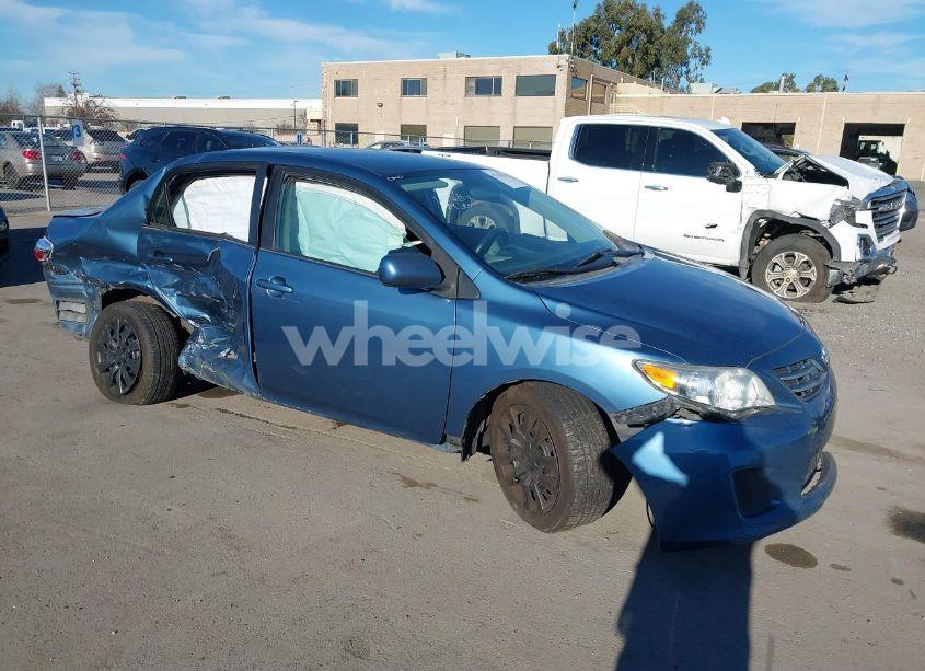 2013 Toyota Corolla LE (VIN 5YFBU4EE5DP212364) main photo