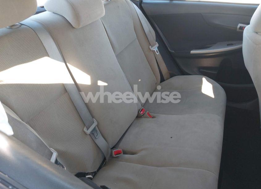 Photo 8 of 2013 Toyota Corolla LE (VIN 5YFBU4EE5DP212364)