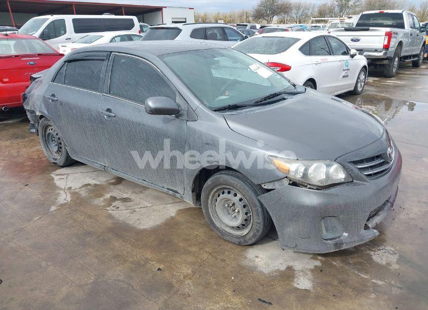 2013 Toyota Corolla LE (VIN 5YFBU4EE5DP224028) main photo