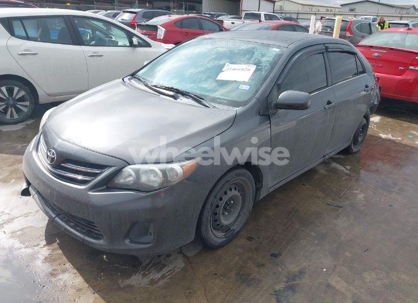 Photo 2 of 2013 Toyota Corolla LE (VIN 5YFBU4EE5DP224028)