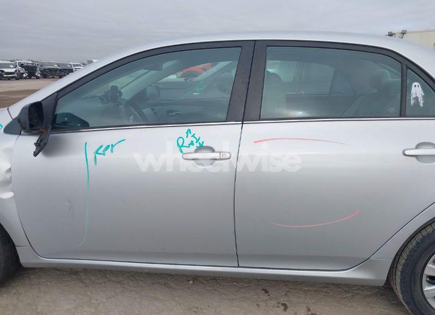 Photo 15 of 2013 Toyota Corolla LE (VIN 5YFBU4EE5DP225034)