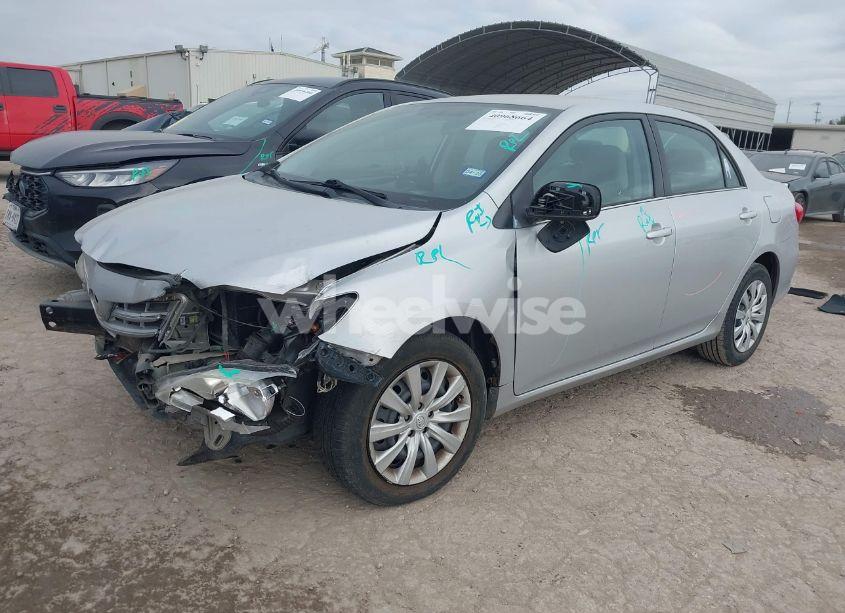 Photo 2 of 2013 Toyota Corolla LE (VIN 5YFBU4EE5DP225034)